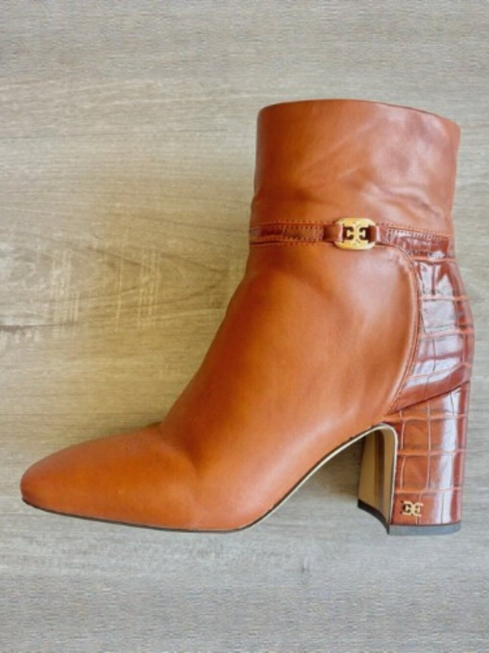 Chanel CC Buckle Brown Leather Ankle Boots Block Heel Croc Embossed Size 7.5